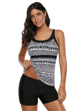 Konservativer Badeanzug mit geteilten Punkten